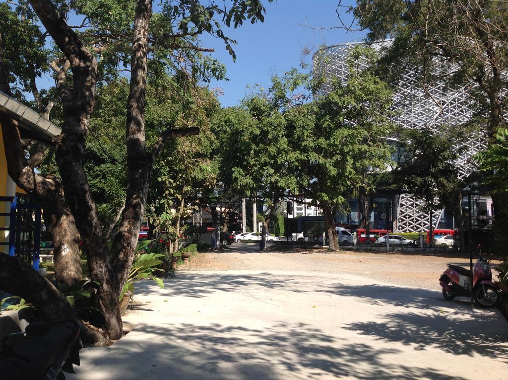 The Pub Guesthouse Τσιάνγκ Μάι Εξωτερικό φωτογραφία